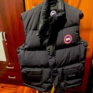 Small mens Canadian Goose bubble vest